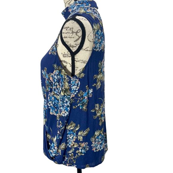 En Creme Women's Blue Floral Keyhole Halter Neck Faux-Wrap Blouse Top Size Small - Picture 3 of 8
